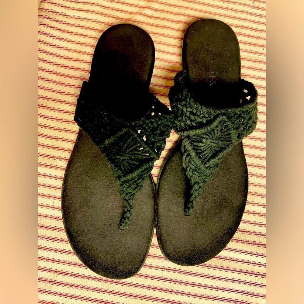 Black macramé thong sandals
